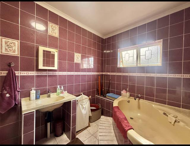 3 BEDROOM FREESTANDING FOR SALE IN HILLARY